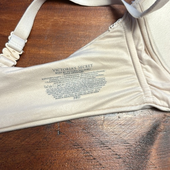 VICTORIA'S SECRET Body By Victoria No Wire Nude Bra 38D - Picture 5 of 6